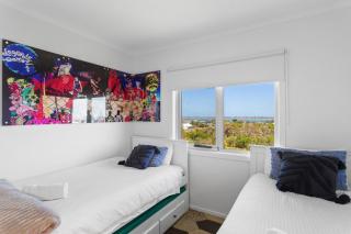 Art Flava Haus Stylish Oceanfront Retreat in San Remo - 1