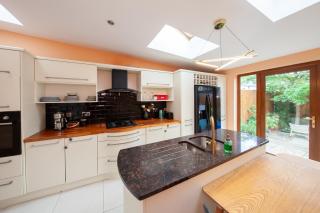 Amazing 2BDR house close to the city August deals - 9