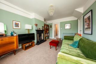 Amazing 2BDR house close to the city August deals - 3