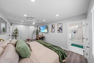 Entire Private 3-Bed 3-Bath House w Yard, King Bed, Prime Location - 3