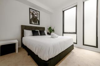 Seaside Luxury - 5 Minutes to Beach - Free Parking - 9