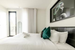 Seaside Luxury - 5 Minutes to Beach - Free Parking - 1