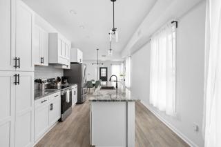 Full Duplex Retreat-Two Homes Near Eastside- Family Friendly - 5