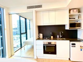 Minimalist Studio Escape 31506-2 - 3