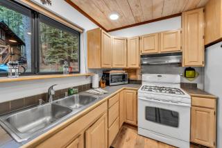 Wooded Getaway Steam Shower plus Hot Tub - 3