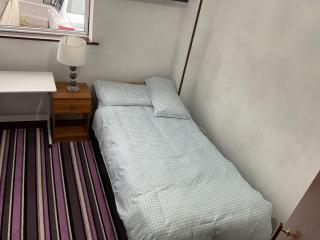 Tidy room in Nottingham - 6
