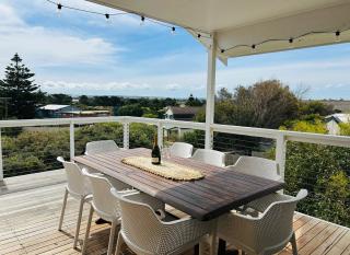 Your coastal retreat awaits at Birdies & Waves - 0