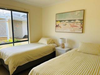 Your coastal retreat awaits at Birdies & Waves - 3