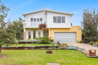 Highview Beach House Ocean Grove Sleeps 9, Views, Aircon, 4 bedroom, 3 living, 2 bathroom, Great yard, parking - 0