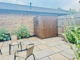 Spacious 2 Bedroom Sleeps 4 with WiFi & Garden - 6