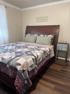 Cozy 2 Bedroom Apt 2nd FL - 30 min to NYC - 2