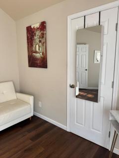 Cozy 2 Bedroom Apt 2nd FL - 30 min to NYC - 6