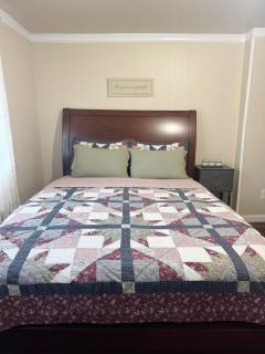 Cozy 2 Bedroom Apt 2nd FL - 30 min to NYC - 1