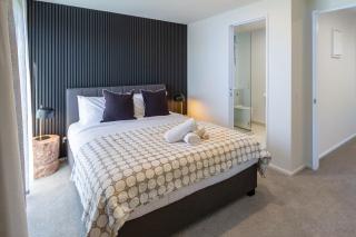 Game Day Getaway, 2BR Townhouse plus Parking - 3