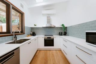 8th Tee - Retro Vibes Peacefully Tucked Away - 1