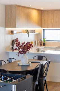 Game Day Getaway, 2BR Townhouse plus Parking - 8