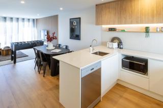 Game Day Getaway, 2BR Townhouse plus Parking - 6