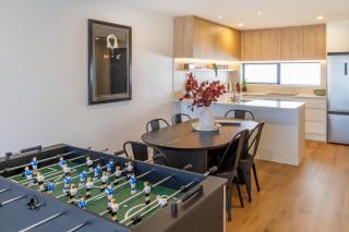 Game Day Getaway, 2BR Townhouse plus Parking - 9