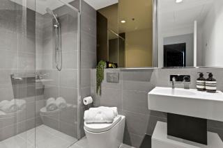 A Luxurious 2BR Apt Right Next to Ritz Carlton - 1