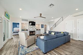 Front Row - Galveston - 4