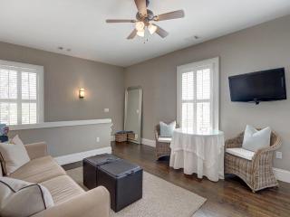 Southern Elegance Carriage House - 4