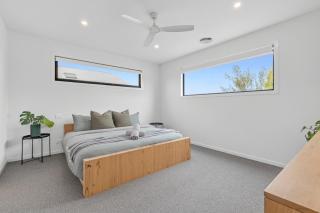 Duneview Luxe Ocean Grove Sleeps 8, 4 bedroom, aircon,heating throughout, Designer quality, Perfect wedding stay, family friendly, Beach, Park, Shops - 7