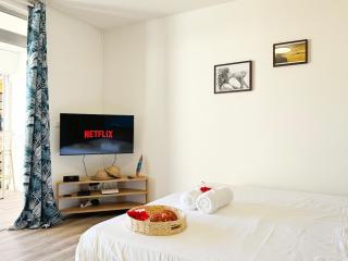 Air-conditioned sea access studio, fiber optic, parking - 8