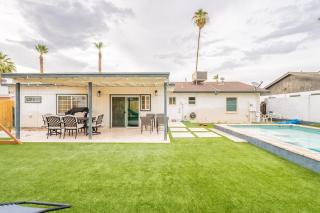 Arcadia Oasis, 4BR Ranch with Private Pool & Den - 6