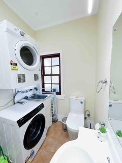 Entire 3bedroom house close to CBD - 3