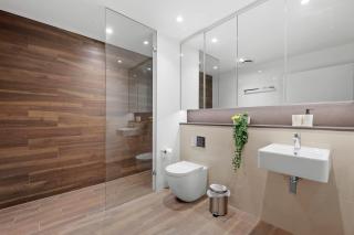 Prestige 3BR Retreat with 2 Parking Prime Sydney - 5