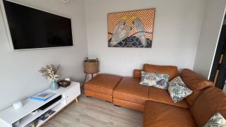 Blue Water Lane Apartment Stylish Coastal Retreat for Two - 8