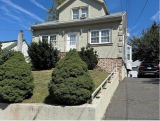 Cozy 2 Bedroom Apt 2nd FL - 30 min to NYC - 9