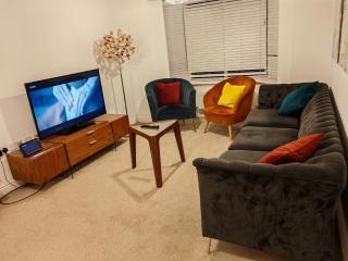 Garland Modern 4 Bedroom House with Garden & Parking - 7