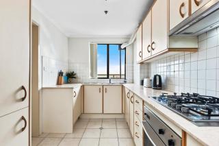 City View 3BR Apt in Hurstville with Pool & GYM - 6