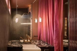 Miss Midgley's - Principals Office 1 King Bed - 4