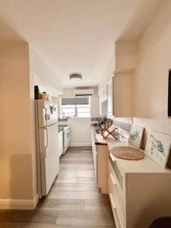 Miami Beach Escape, Walk to the Sand! - 7