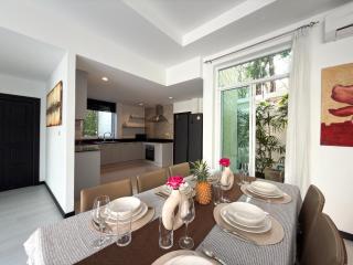 Nai Harn Family Pool Villa 4 bdr - 8