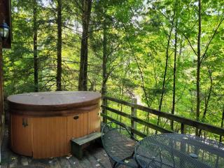 Hot Tub & WiFi - Hidden Chalet Red River Gorge KY - 8