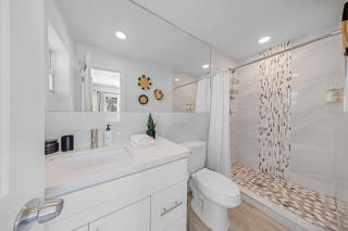 Spacious Fort Lauderdale Bungalow 10mins Airport & Beach Near Miami - 4