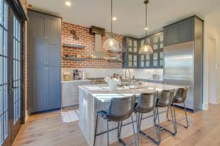 River Views Historic Central Neighborhood Luxury Townhome - 7