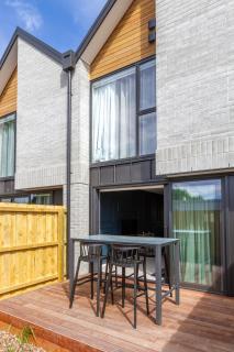 Executive Stay, Work Trip, Event Base with Parking - 4