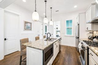 'Seas the Day' in WaterColor Beach 5 Bdrm Slps 10- Steps to Dragonfly Pool! home - 1