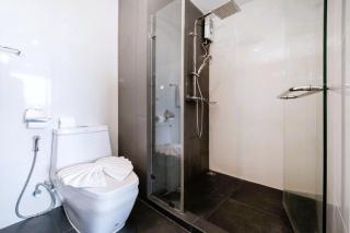 1 Bedroom Apt C416 with rooftop pool and gym at 6th Avenue - 2