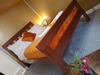 2 Bedroom Maisonette Apartment with Open-Plan Kitchen, Dining and Sitting Area on Lower Level - 0