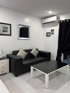 Kandi White, studio with smoking balcony with Housekeeping - 4