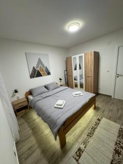 Damar Vista - 1