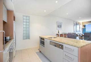 Frontage Apartments- 3Bedroom Central Seaview Escape - 6