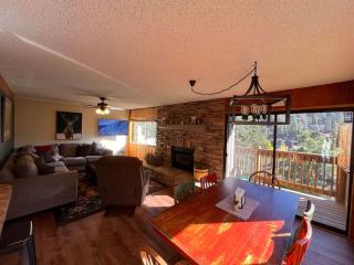Cozy 2 Bedroom Condo with View of Mtn 10 min Walk 2 Slopes - 1