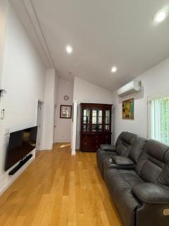 Fifty Elephants Residence - 2