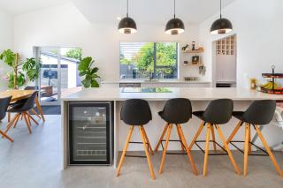 Spacious 6BR Family Home - Double Garage - 0